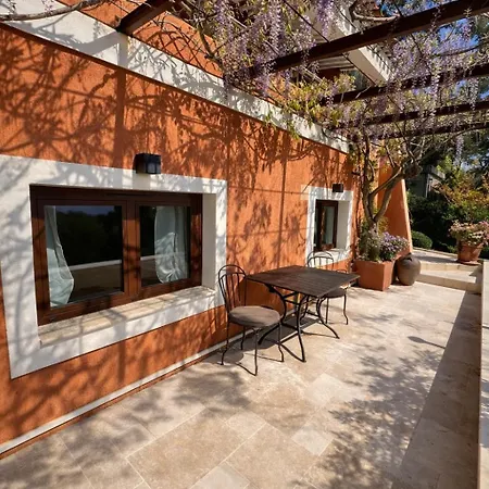 By Elodie Vue & Piscine *