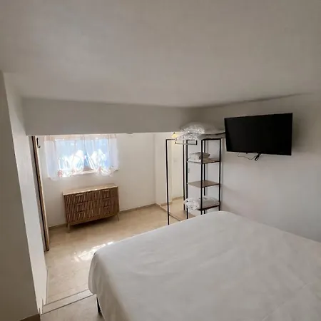 By Elodie Vue & Piscine *