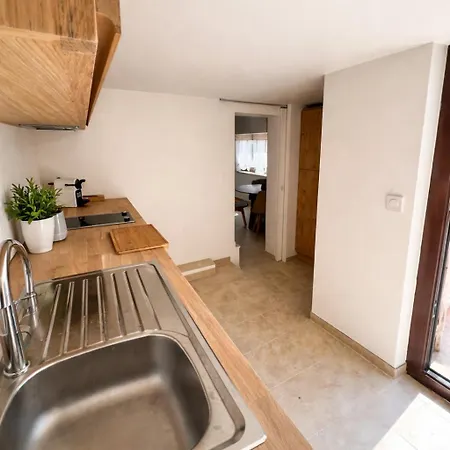 By Elodie Vue & Piscine Apartment Hyeres