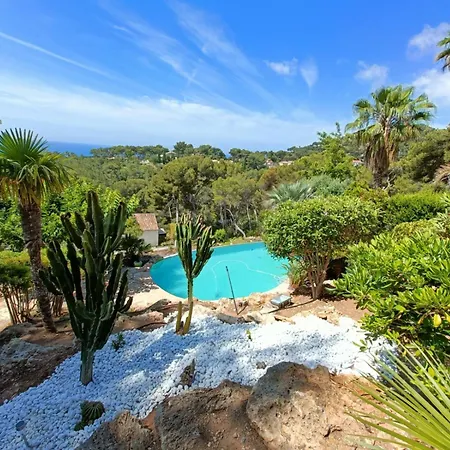 By Elodie Vue & Piscine Hyeres