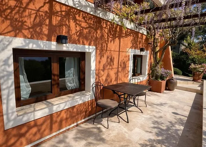 By Elodie Vue & Piscine *