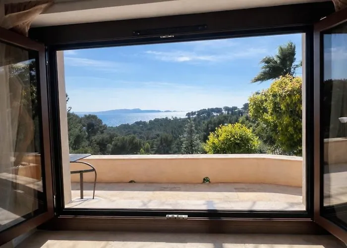 By Elodie Vue & Piscine *