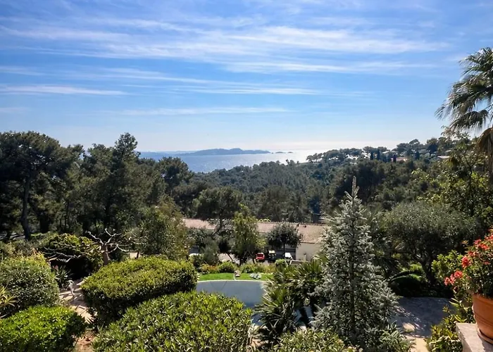 By Elodie Vue & Piscine Apartment