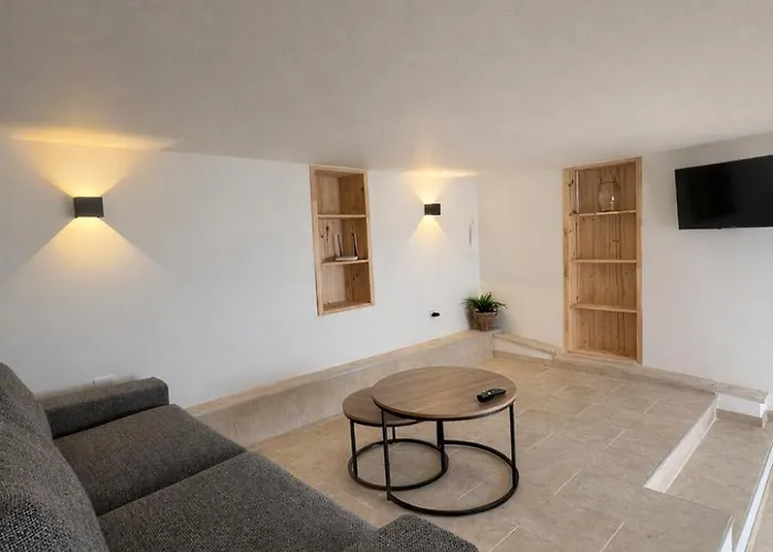 By Elodie Vue & Piscine Hyeres