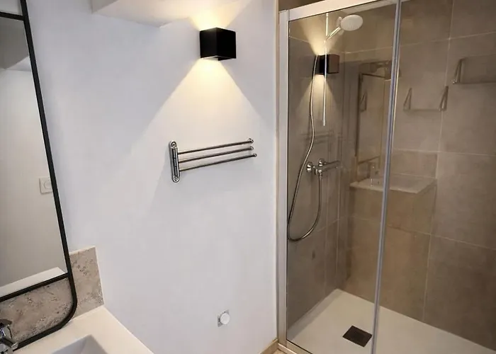 By Elodie Vue & Piscine