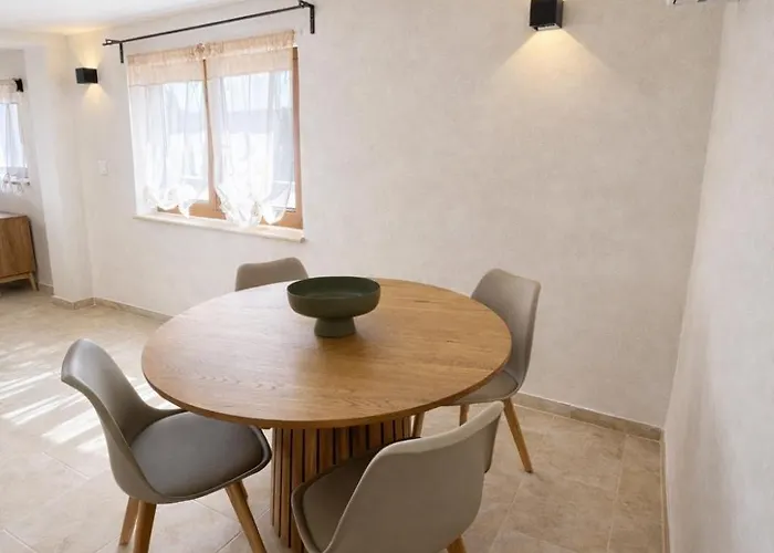 By Elodie Vue & Piscine