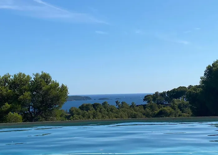 By Elodie Vue & Piscine * Hyeres